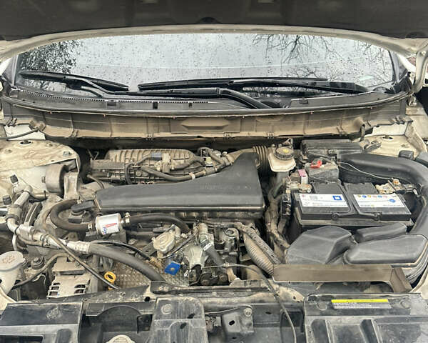 Белый Ниссан Rogue, объемом двигателя 2.49 л и пробегом 87 тыс. км за 16000 $, фото 3 на Automoto.ua