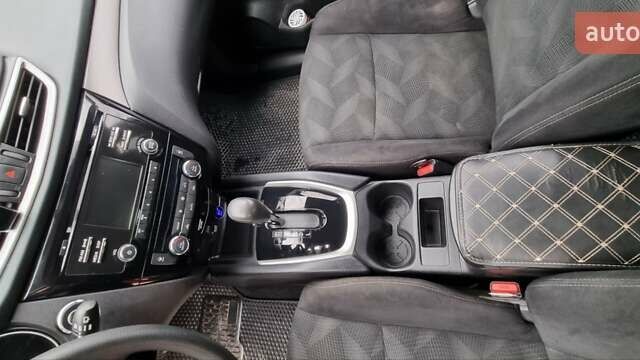 Белый Ниссан Rogue, объемом двигателя 2.49 л и пробегом 129 тыс. км за 13700 $, фото 20 на Automoto.ua