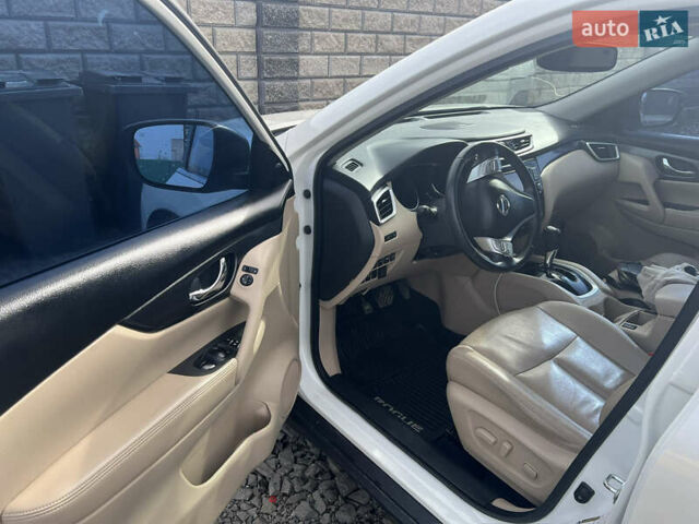 Белый Ниссан Rogue, объемом двигателя 2.49 л и пробегом 163 тыс. км за 12000 $, фото 2 на Automoto.ua
