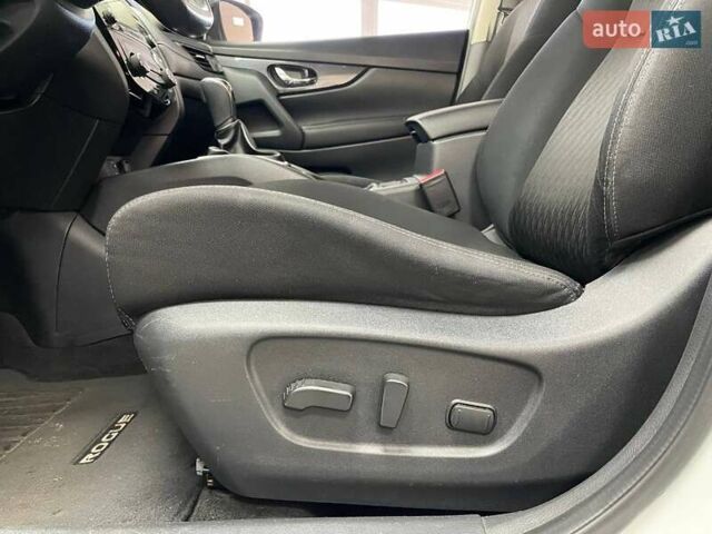 Белый Ниссан Rogue, объемом двигателя 2.49 л и пробегом 264 тыс. км за 13190 $, фото 21 на Automoto.ua