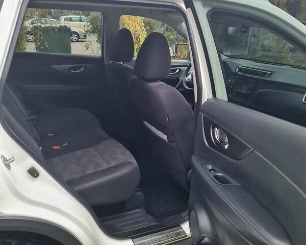 Белый Ниссан Rogue, объемом двигателя 2.49 л и пробегом 214 тыс. км за 13500 $, фото 9 на Automoto.ua