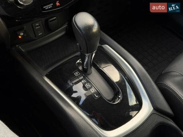 Белый Ниссан Rogue, объемом двигателя 2.5 л и пробегом 112 тыс. км за 15000 $, фото 60 на Automoto.ua