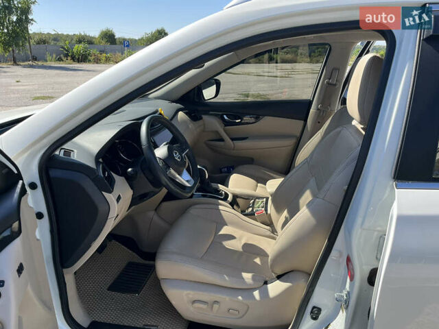 Белый Ниссан Rogue, объемом двигателя 2.49 л и пробегом 186 тыс. км за 16000 $, фото 5 на Automoto.ua