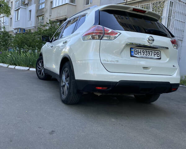 Белый Ниссан Rogue, объемом двигателя 2.5 л и пробегом 110 тыс. км за 16000 $, фото 2 на Automoto.ua