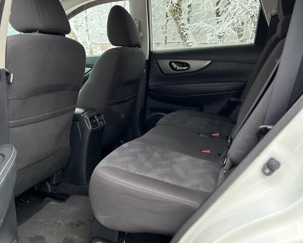 Белый Ниссан Rogue, объемом двигателя 2.49 л и пробегом 86 тыс. км за 11700 $, фото 12 на Automoto.ua