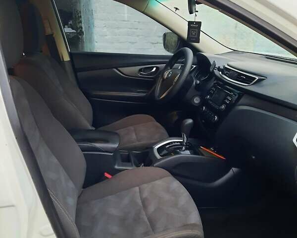 Белый Ниссан Rogue, объемом двигателя 2.49 л и пробегом 186 тыс. км за 13999 $, фото 14 на Automoto.ua