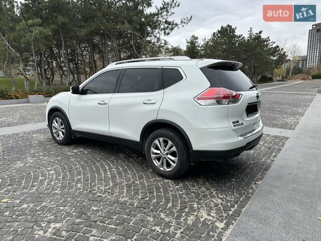 Белый Ниссан Rogue, объемом двигателя 2.49 л и пробегом 174 тыс. км за 13800 $, фото 3 на Automoto.ua