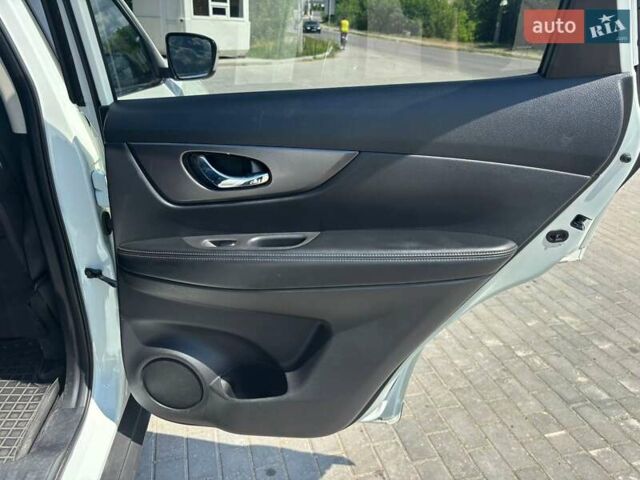 Белый Ниссан Rogue, объемом двигателя 2.49 л и пробегом 182 тыс. км за 13500 $, фото 11 на Automoto.ua