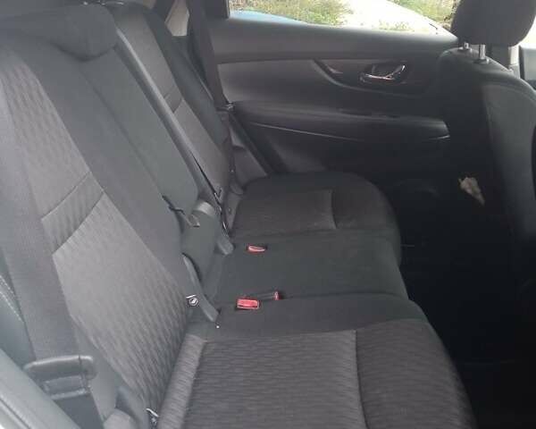 Белый Ниссан Rogue, объемом двигателя 2.5 л и пробегом 115 тыс. км за 15255 $, фото 6 на Automoto.ua