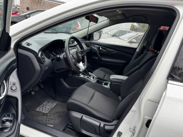 Белый Ниссан Rogue, объемом двигателя 2.5 л и пробегом 166 тыс. км за 12700 $, фото 7 на Automoto.ua