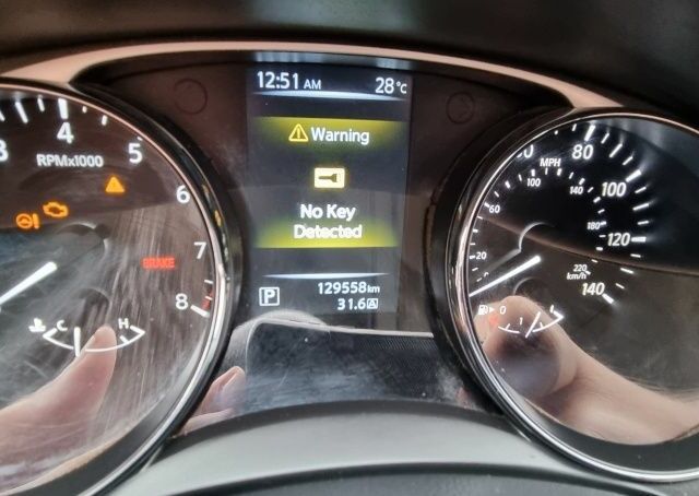 Белый Ниссан Rogue, объемом двигателя 2.5 л и пробегом 130 тыс. км за 12999 $, фото 15 на Automoto.ua