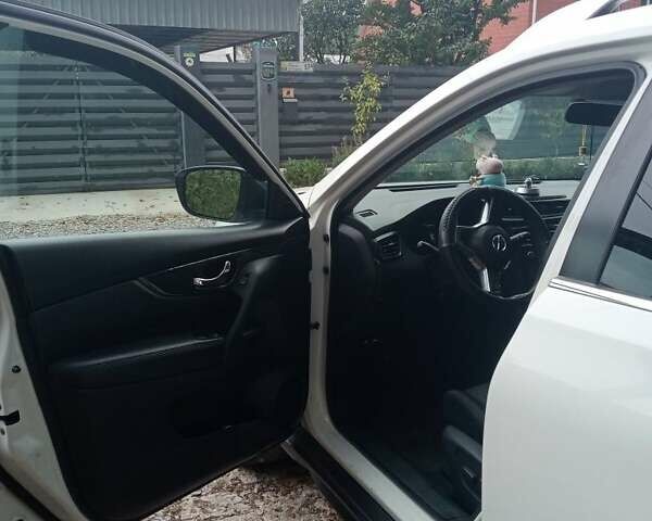 Белый Ниссан Rogue, объемом двигателя 2.5 л и пробегом 115 тыс. км за 15255 $, фото 14 на Automoto.ua