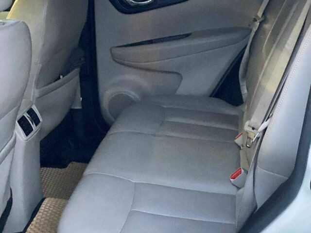 Білий Ніссан Rogue, об'ємом двигуна 2 л та пробігом 61 тис. км за 17690 $, фото 22 на Automoto.ua