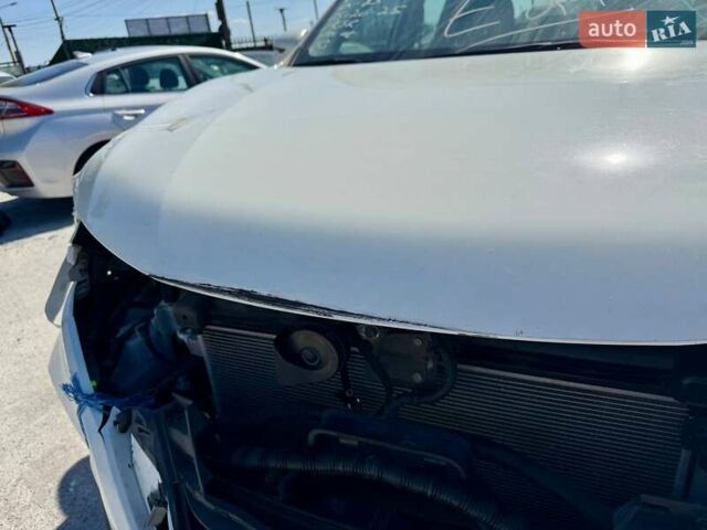 Белый Ниссан Rogue, объемом двигателя 2.49 л и пробегом 85 тыс. км за 7000 $, фото 3 на Automoto.ua