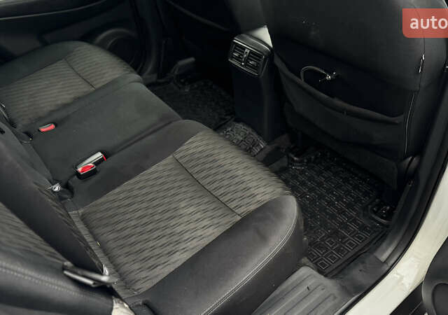 Белый Ниссан Rogue, объемом двигателя 2.5 л и пробегом 120 тыс. км за 13900 $, фото 15 на Automoto.ua