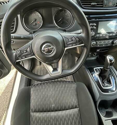 Ниссан Rogue 2017 в Киеве на Automoto.ua Белый Ниссан Rogue, объемом двигателя 2.49 л и пробегом 119 тыс. км за 13952 $, фото 5 на Automoto.ua