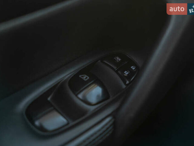 Белый Ниссан Rogue, объемом двигателя 2.49 л и пробегом 132 тыс. км за 14900 $, фото 15 на Automoto.ua