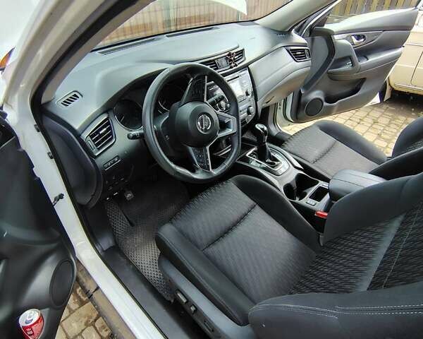 Белый Ниссан Rogue, объемом двигателя 2.5 л и пробегом 120 тыс. км за 17500 $, фото 3 на Automoto.ua