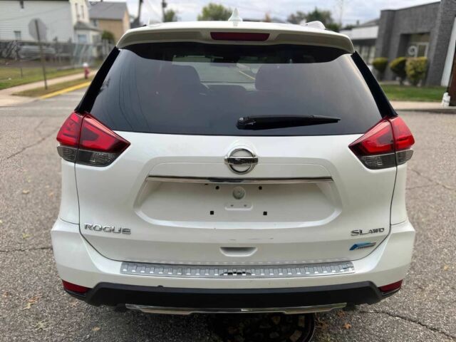 Белый Ниссан Rogue, объемом двигателя 2 л и пробегом 52 тыс. км за 7600 $, фото 5 на Automoto.ua