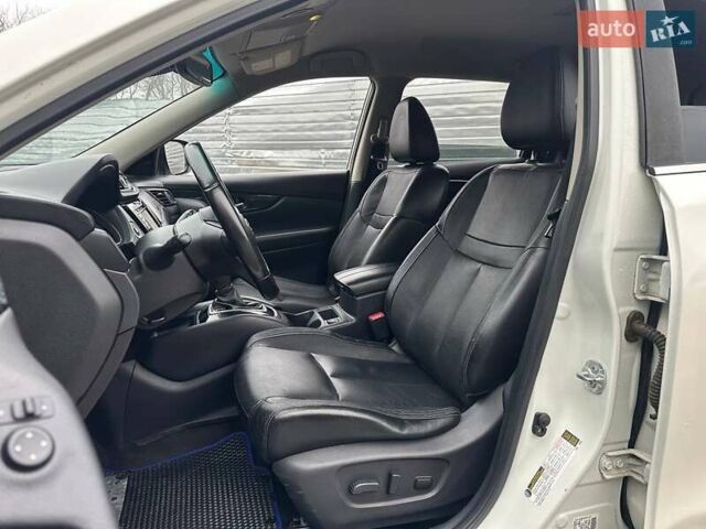 Белый Ниссан Rogue, объемом двигателя 2.49 л и пробегом 112 тыс. км за 13690 $, фото 8 на Automoto.ua