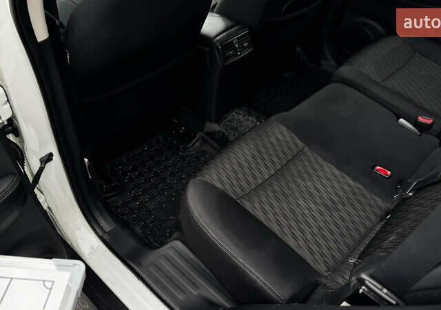 Белый Ниссан Rogue, объемом двигателя 2.5 л и пробегом 120 тыс. км за 13900 $, фото 13 на Automoto.ua