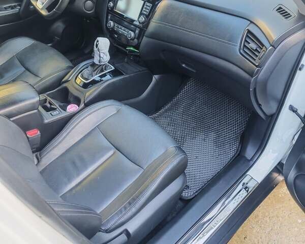 Белый Ниссан Rogue, объемом двигателя 2.49 л и пробегом 140 тыс. км за 15499 $, фото 12 на Automoto.ua