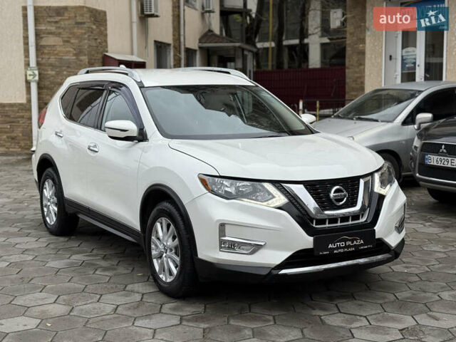Белый Ниссан Rogue, объемом двигателя 2.49 л и пробегом 133 тыс. км за 13900 $, фото 3 на Automoto.ua