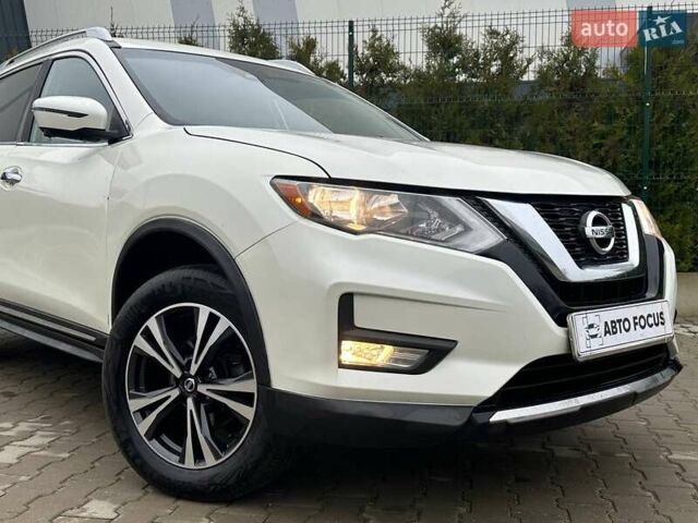 Белый Ниссан Rogue, объемом двигателя 2.49 л и пробегом 112 тыс. км за 13690 $, фото 3 на Automoto.ua