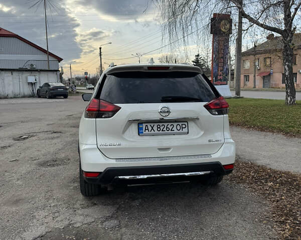 Белый Ниссан Rogue, объемом двигателя 2.49 л и пробегом 107 тыс. км за 16800 $, фото 5 на Automoto.ua