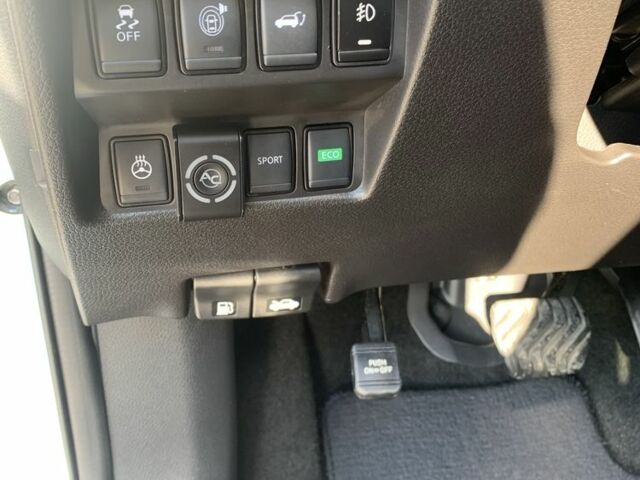 Белый Ниссан Rogue, объемом двигателя 2.5 л и пробегом 105 тыс. км за 15000 $, фото 3 на Automoto.ua