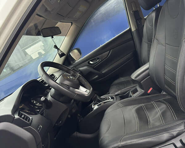 Белый Ниссан Rogue, объемом двигателя 2.49 л и пробегом 140 тыс. км за 11500 $, фото 12 на Automoto.ua