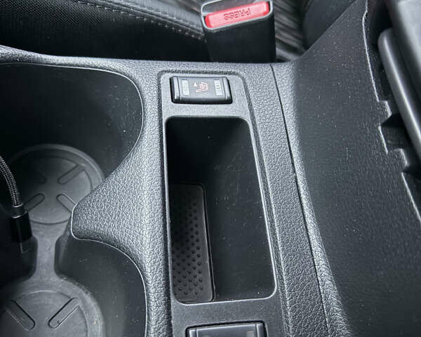 Белый Ниссан Rogue, объемом двигателя 2.49 л и пробегом 155 тыс. км за 15000 $, фото 16 на Automoto.ua