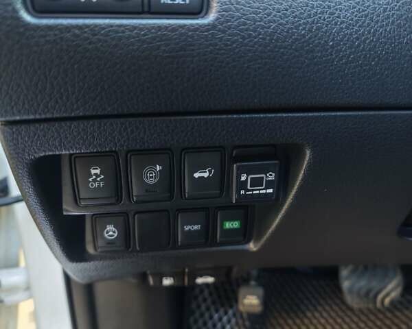 Белый Ниссан Rogue, объемом двигателя 2.49 л и пробегом 140 тыс. км за 15499 $, фото 8 на Automoto.ua