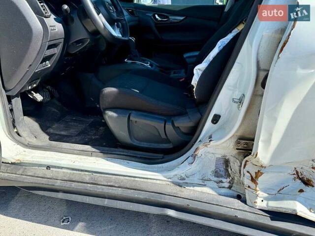 Белый Ниссан Rogue, объемом двигателя 2.49 л и пробегом 85 тыс. км за 7000 $, фото 13 на Automoto.ua