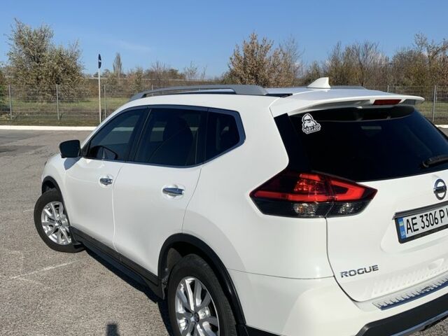 Белый Ниссан Rogue, объемом двигателя 2.5 л и пробегом 105 тыс. км за 15000 $, фото 1 на Automoto.ua