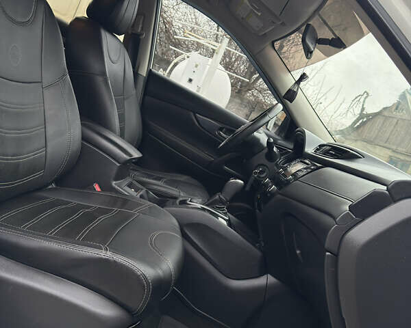 Белый Ниссан Rogue, объемом двигателя 2.49 л и пробегом 140 тыс. км за 11500 $, фото 9 на Automoto.ua