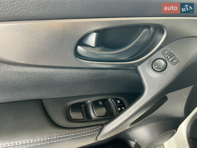 Белый Ниссан Rogue, объемом двигателя 2 л и пробегом 114 тыс. км за 14299 $, фото 10 на Automoto.ua