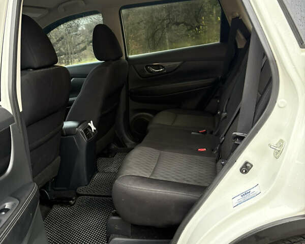 Белый Ниссан Rogue, объемом двигателя 2.49 л и пробегом 213 тыс. км за 11800 $, фото 8 на Automoto.ua