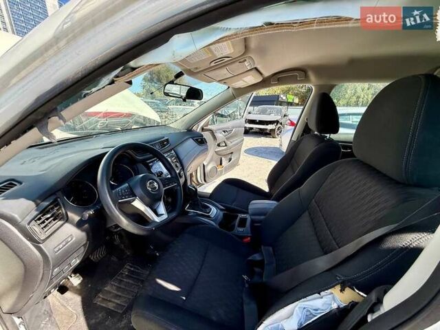 Белый Ниссан Rogue, объемом двигателя 2.49 л и пробегом 85 тыс. км за 7000 $, фото 27 на Automoto.ua