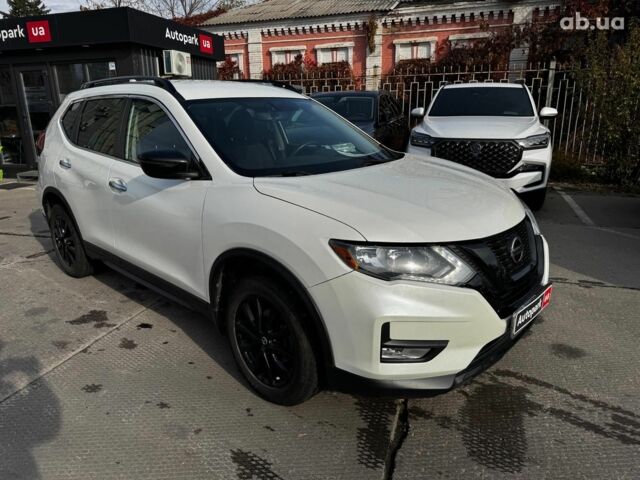 Белый Ниссан Rogue, объемом двигателя 2.5 л и пробегом 178 тыс. км за 14680 $, фото 2 на Automoto.ua