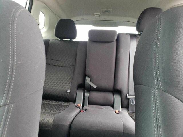 Белый Ниссан Rogue, объемом двигателя 2.5 л и пробегом 73 тыс. км за 2200 $, фото 9 на Automoto.ua