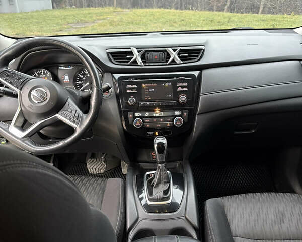 Белый Ниссан Rogue, объемом двигателя 2.49 л и пробегом 213 тыс. км за 11800 $, фото 6 на Automoto.ua