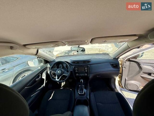 Белый Ниссан Rogue, объемом двигателя 2.49 л и пробегом 85 тыс. км за 7000 $, фото 25 на Automoto.ua