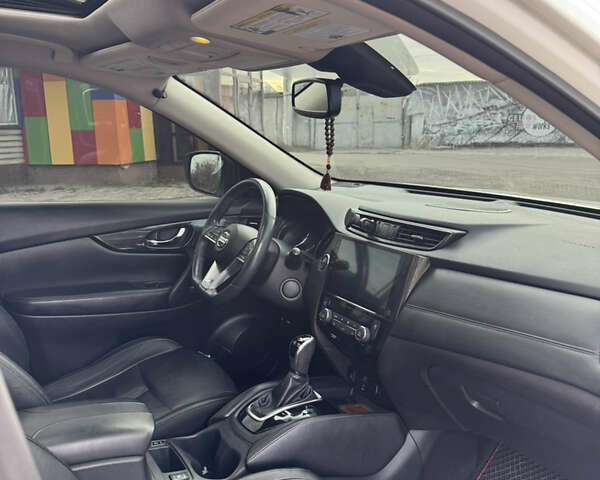 Белый Ниссан Rogue, объемом двигателя 2.49 л и пробегом 107 тыс. км за 16800 $, фото 9 на Automoto.ua