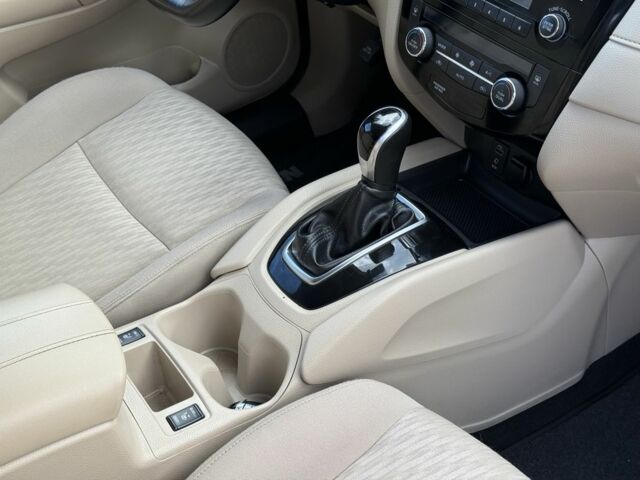 Белый Ниссан Rogue, объемом двигателя 2.5 л и пробегом 119 тыс. км за 12800 $, фото 9 на Automoto.ua