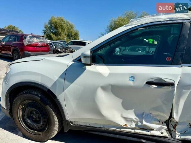 Белый Ниссан Rogue, объемом двигателя 2.49 л и пробегом 85 тыс. км за 7000 $, фото 9 на Automoto.ua