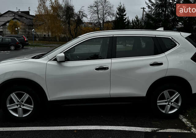 Белый Ниссан Rogue, объемом двигателя 2.5 л и пробегом 120 тыс. км за 13900 $, фото 3 на Automoto.ua