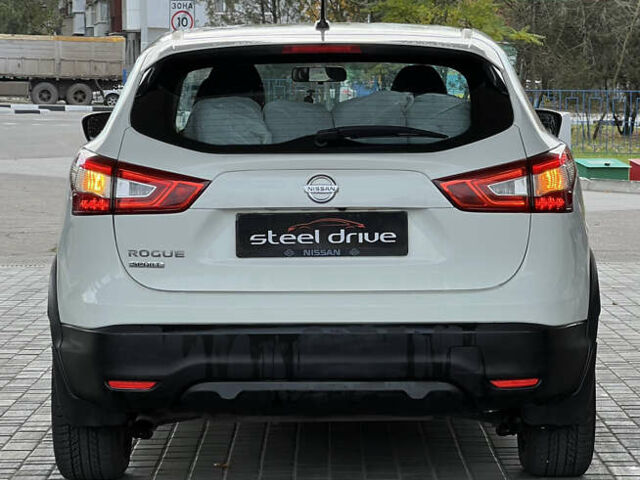 Белый Ниссан Rogue, объемом двигателя 2 л и пробегом 114 тыс. км за 14299 $, фото 4 на Automoto.ua