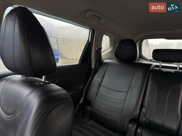 Белый Ниссан Rogue, объемом двигателя 2.49 л и пробегом 140 тыс. км за 11500 $, фото 16 на Automoto.ua