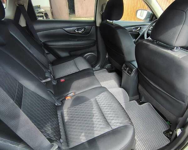 Белый Ниссан Rogue, объемом двигателя 2.5 л и пробегом 120 тыс. км за 17500 $, фото 4 на Automoto.ua